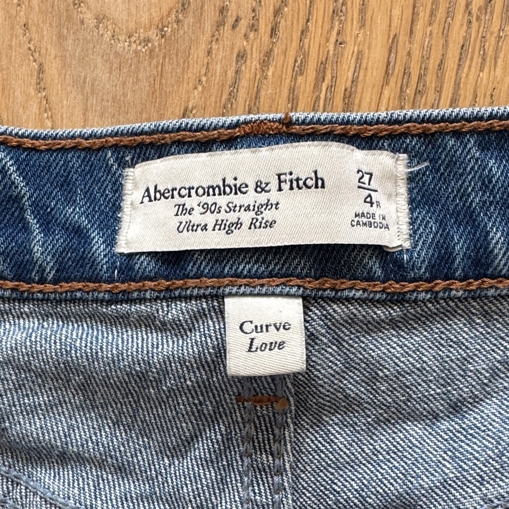 Abercrombie & Fitch Curve Love 90’s High-Rise Straight Leg Jeans